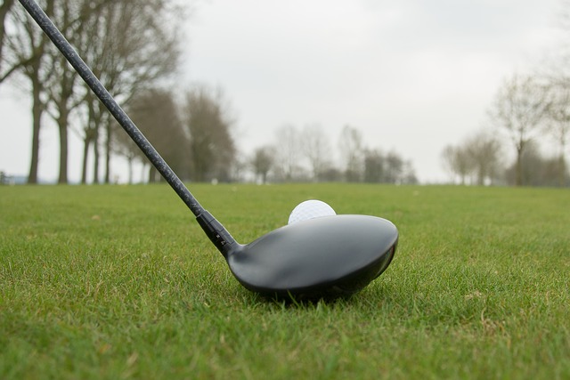 Find out what a golf club is and how to grip, swing and hold a golf club. Also learn about bounce on a golf club and why you need a golf club fitting.