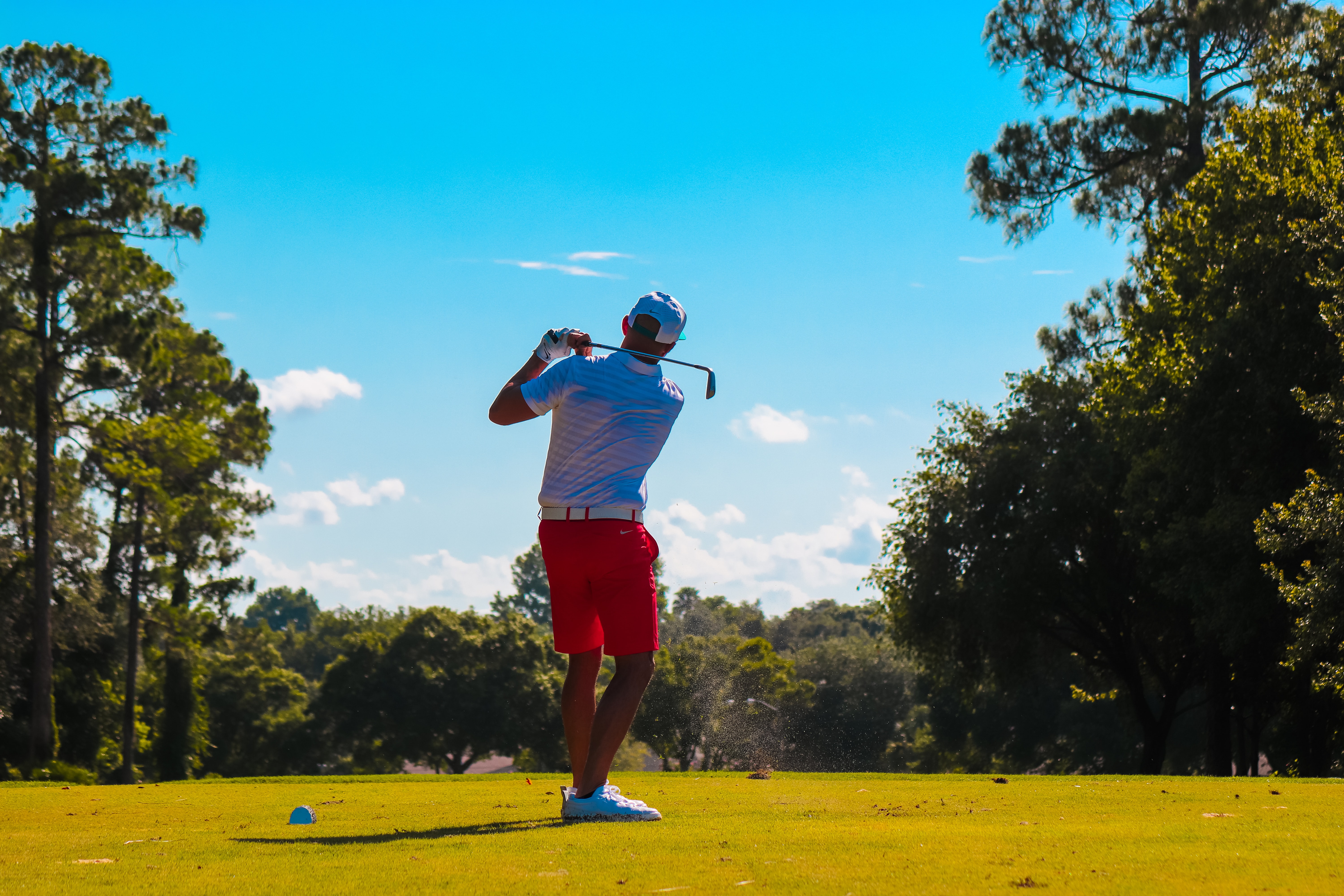 You can improve your golf game by doing the best senior golf exercises, because they help your flexibility and range of motion.