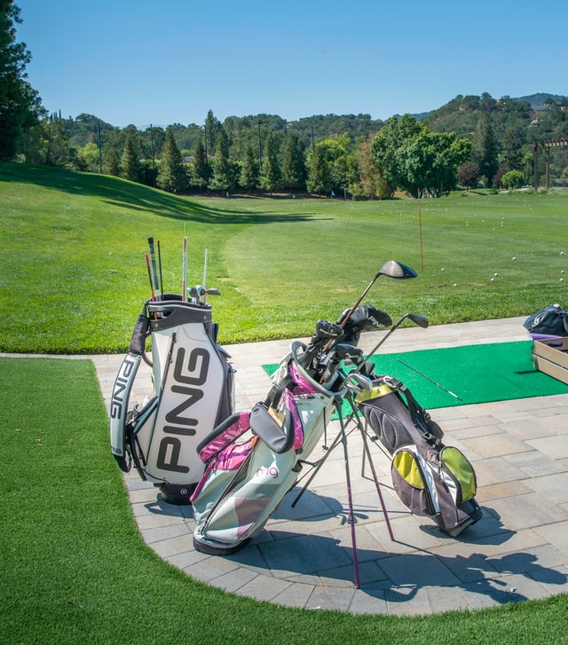 Women's golf bags are designed to fit women and their needs. Learn more about great women's bags.